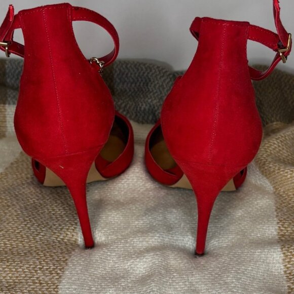 Jessica Simpson Red Pumps – 4" Heel – Chain Detail – Used – Like NEW - Picture 3 of 4